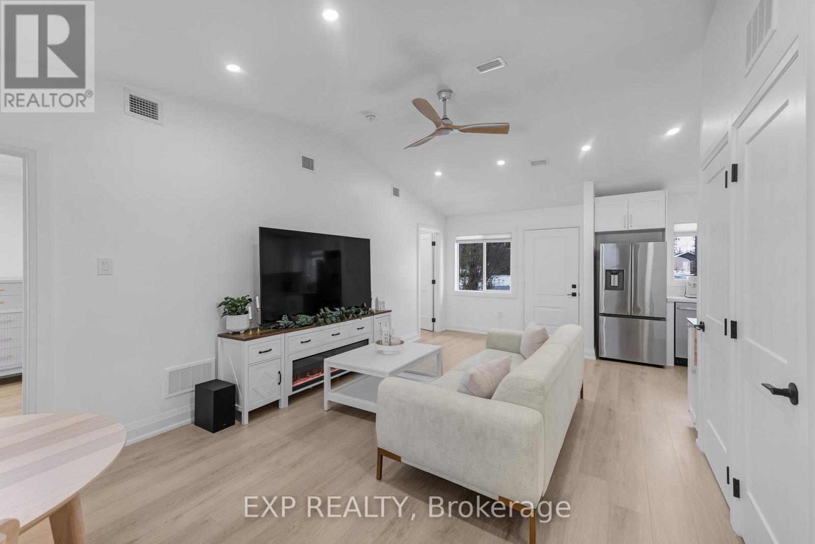 808 Montsell Avenue, Georgina, Ontario  L0E 1S0 - Photo 8 - N12544216