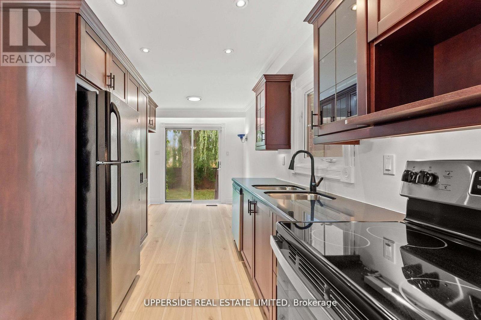 55 Thornbury Circle, Vaughan, Ontario  L4J 5C3 - Photo 13 - N12544250