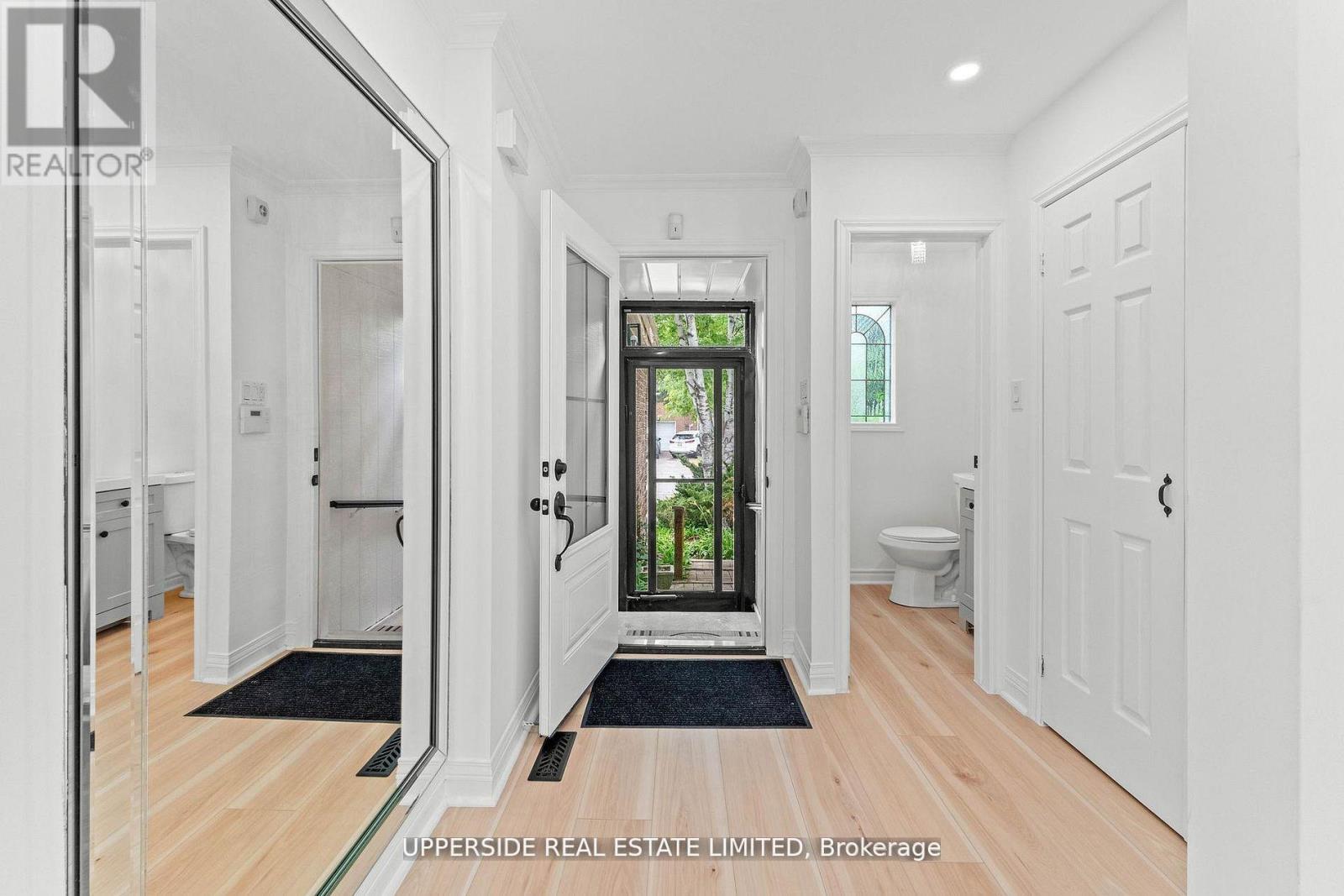 55 Thornbury Circle, Vaughan, Ontario  L4J 5C3 - Photo 5 - N12544250