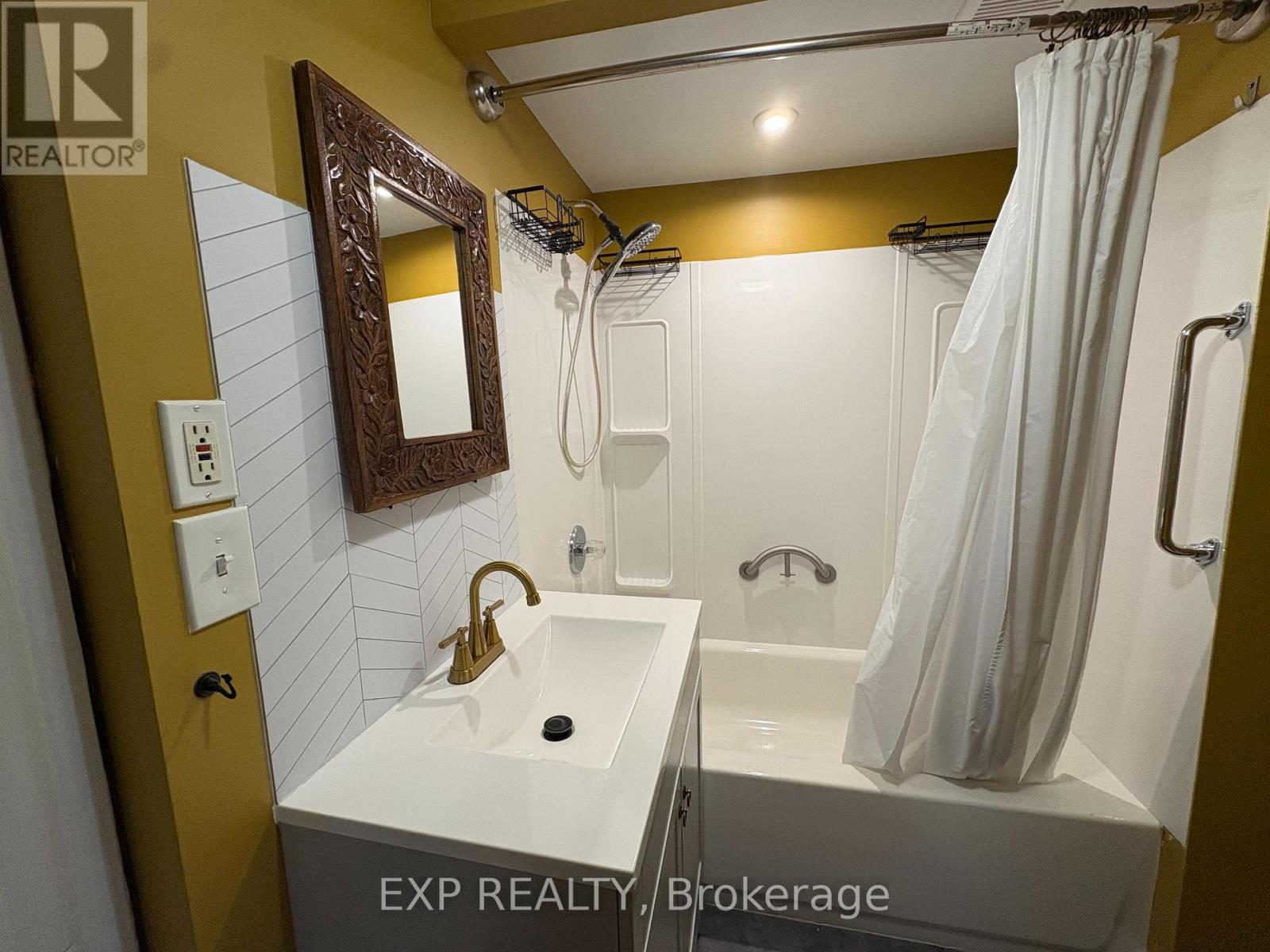 1 - 213 Prospect Street, Newmarket, Ontario  L3Y 3T8 - Photo 17 - N12544290