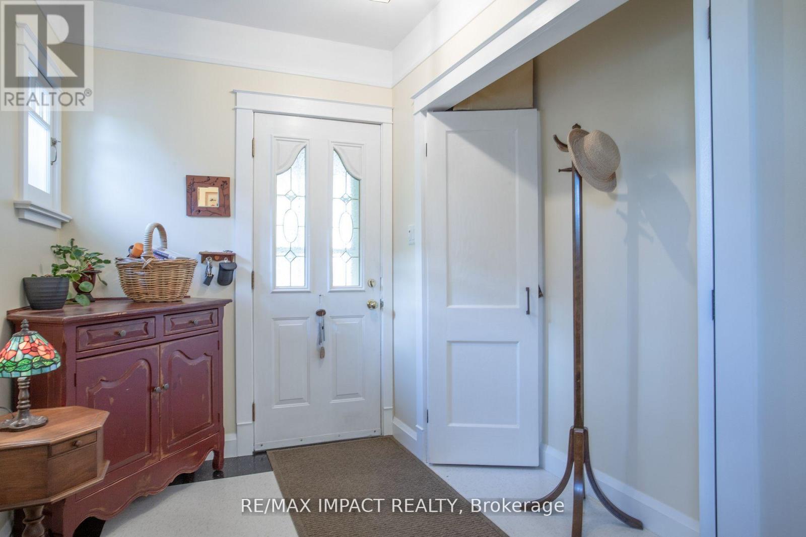 45 Burk Street, Oshawa, Ontario L1J 4C1 - Photo 3 - E12544506