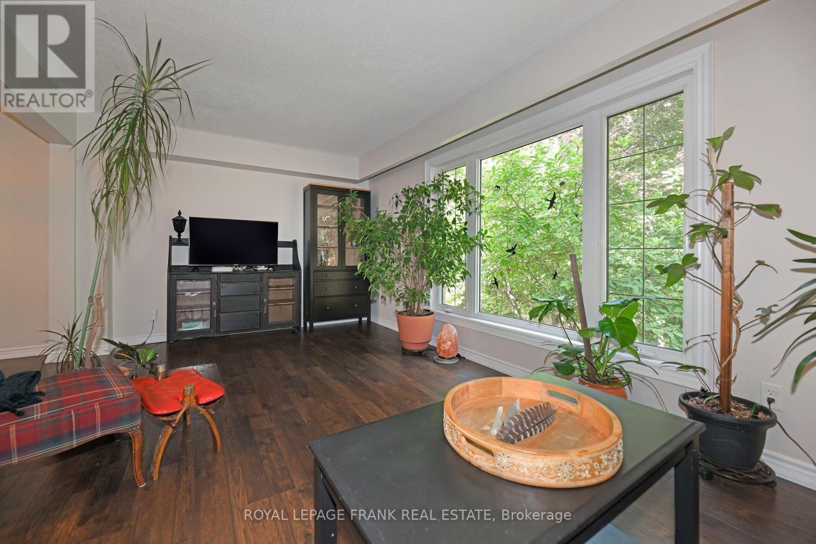 1104 Old Pye Court, Oshawa, Ontario  L1G 7N8 - Photo 5 - E12544518