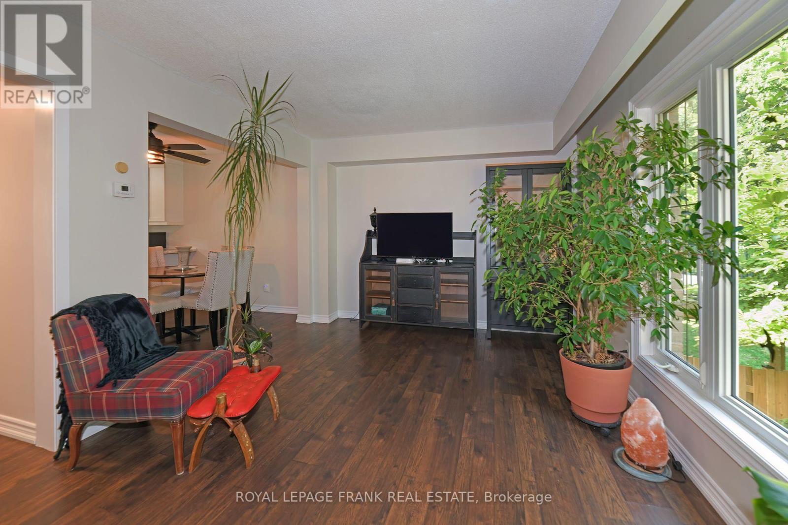 1104 Old Pye Court, Oshawa, Ontario  L1G 7N8 - Photo 6 - E12544518