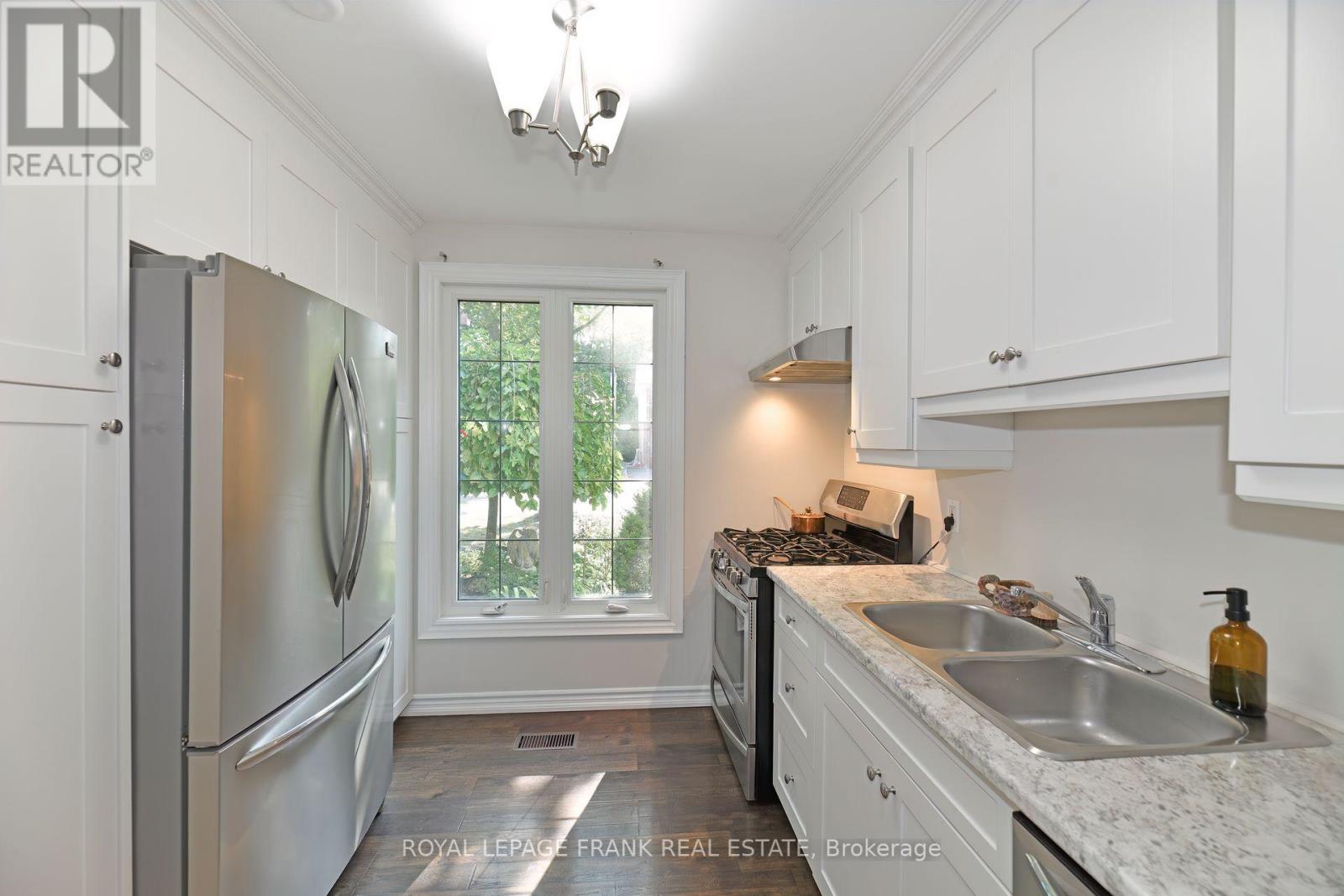 1104 Old Pye Court, Oshawa, Ontario  L1G 7N8 - Photo 9 - E12544518