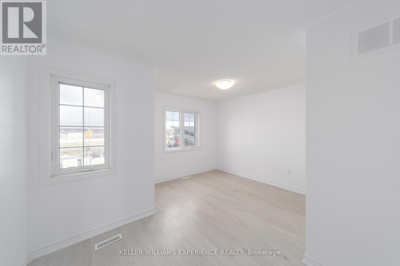 25 Tobias Lane, Barrie, Ontario  L9J 0T8 - Photo 11 - S12544258