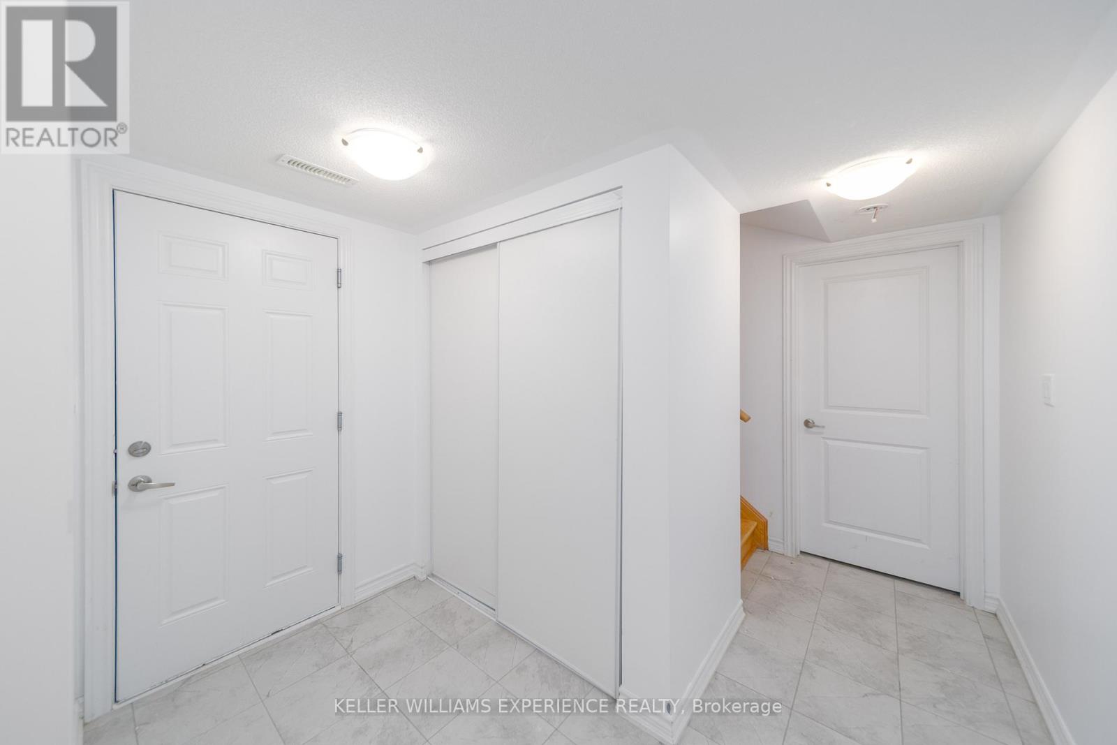 25 Tobias Lane, Barrie, Ontario  L9J 0T8 - Photo 3 - S12544258