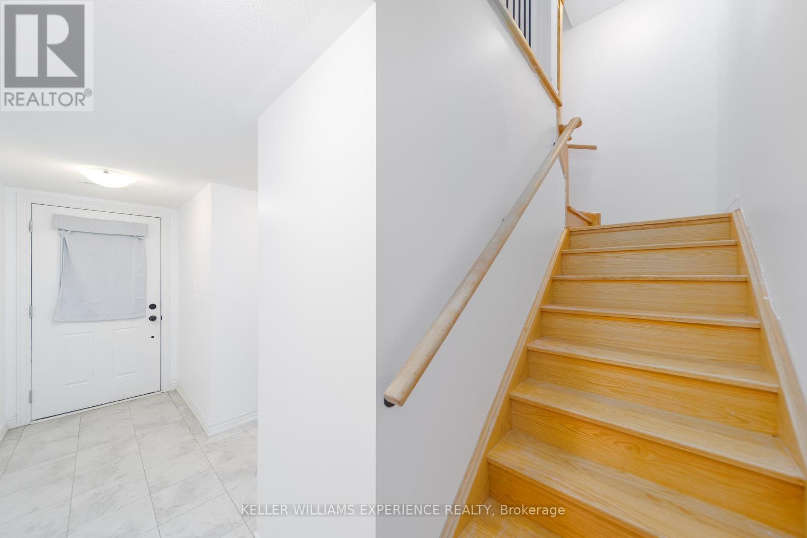 25 Tobias Lane, Barrie, Ontario  L9J 0T8 - Photo 4 - S12544258