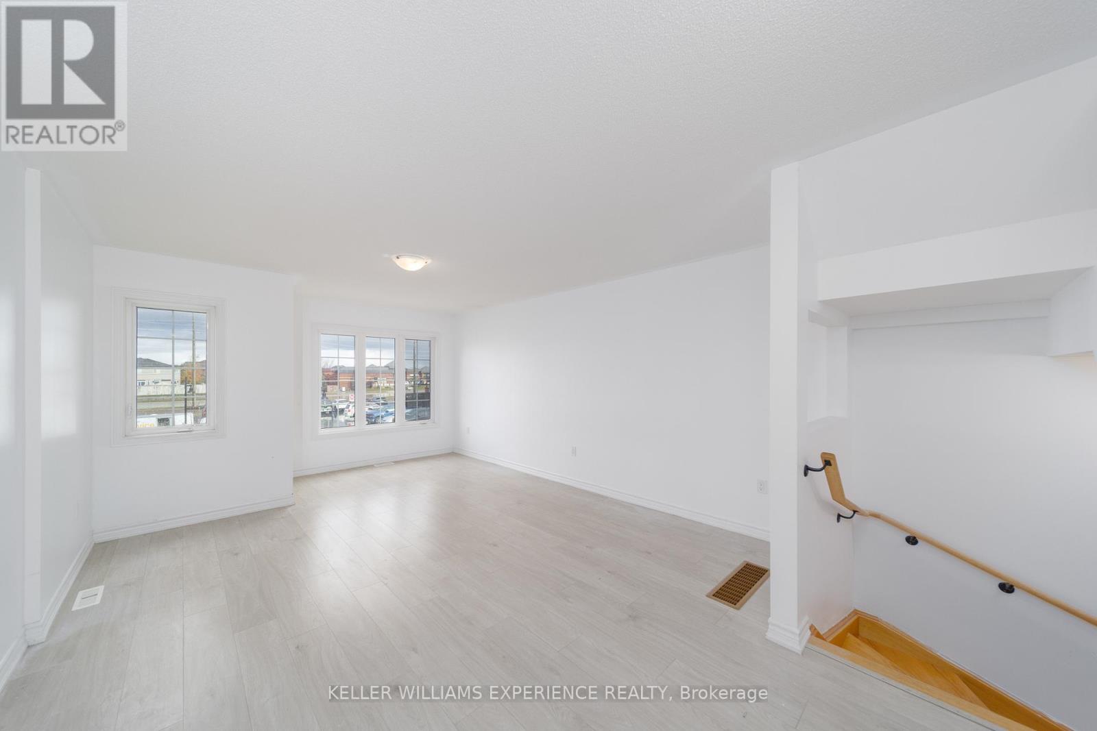 25 Tobias Lane, Barrie, Ontario  L9J 0T8 - Photo 5 - S12544258