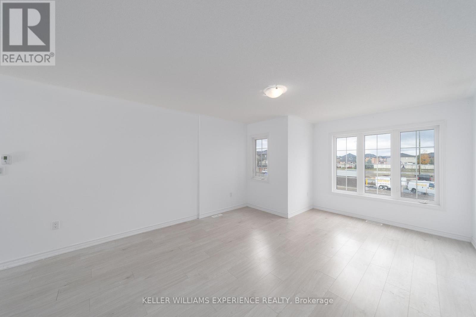 25 Tobias Lane, Barrie, Ontario  L9J 0T8 - Photo 6 - S12544258