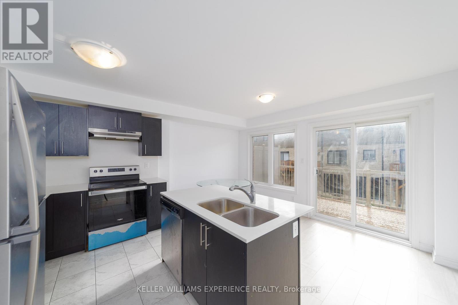 25 Tobias Lane, Barrie, Ontario  L9J 0T8 - Photo 8 - S12544258