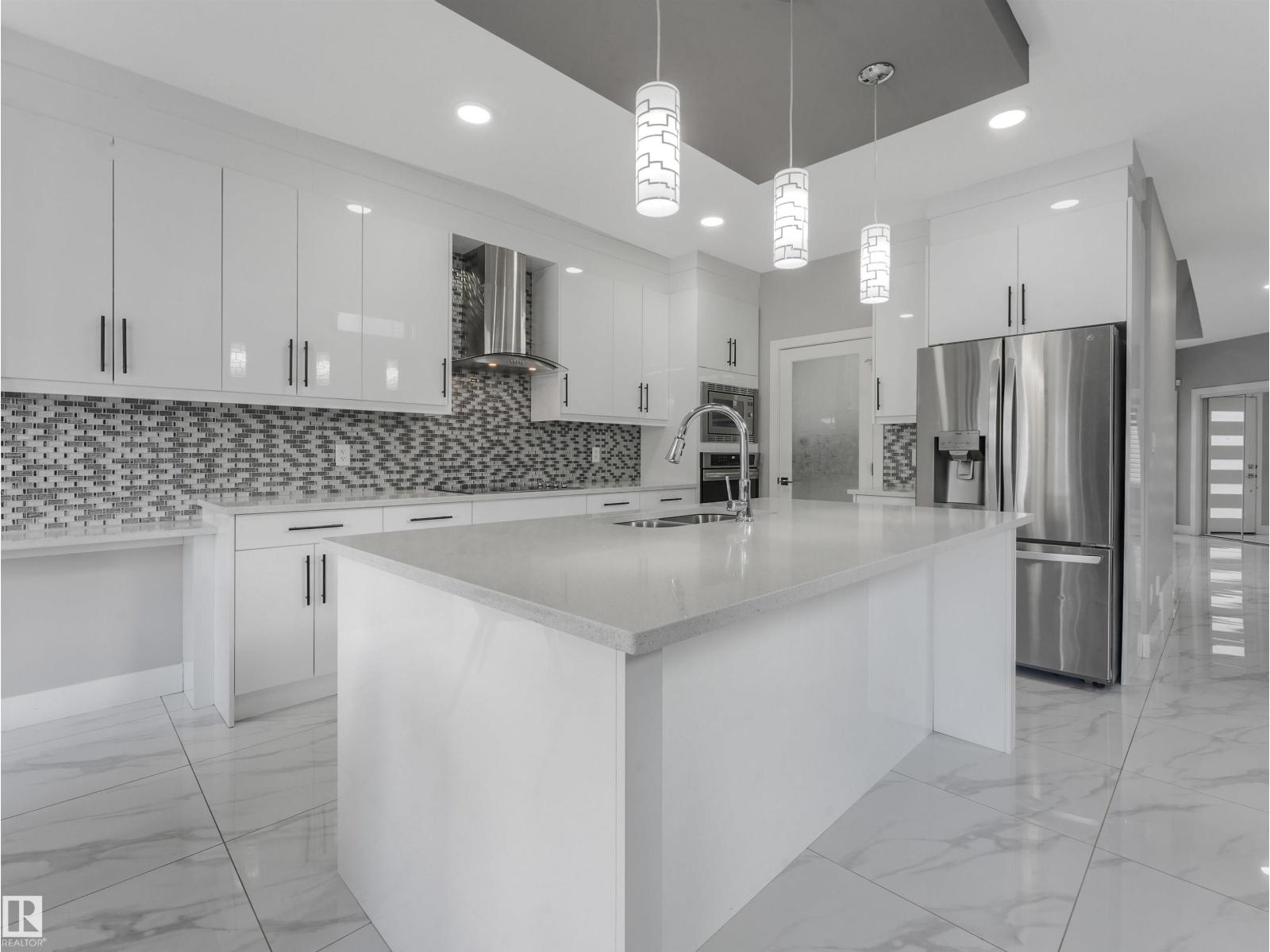 2412 14 Av Nw, Edmonton, Alberta  T6T 2J8 - Photo 9 - E4464156