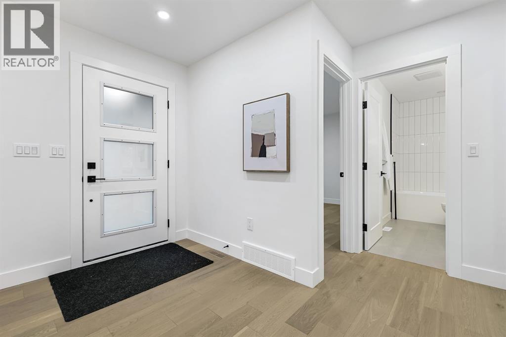 116 Silvercreek Drive Nw, Calgary, Alberta  T3B 4G8 - Photo 3 - A2269977