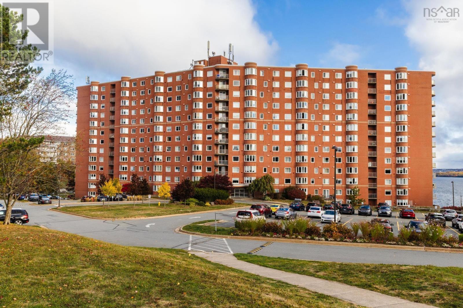 Property at 216 45 Vimy Avenue image 2