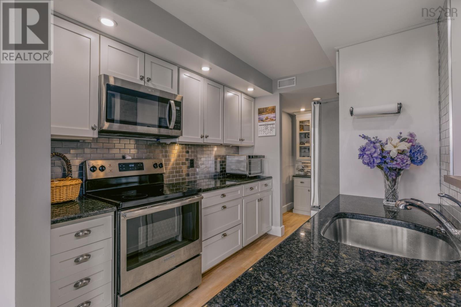 Property at 216 45 Vimy Avenue image 5