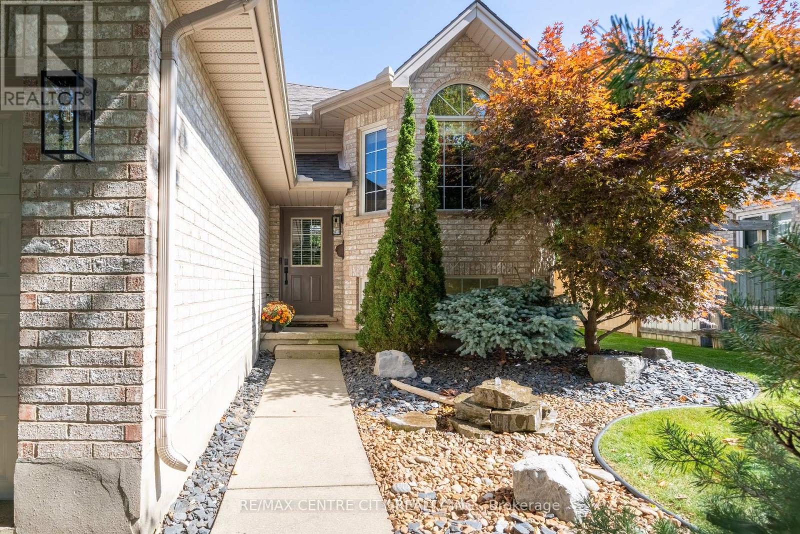 495 Riverview Drive, Strathroy-Caradoc, Ontario  N7G 4B3 - Photo 2 - X12544568