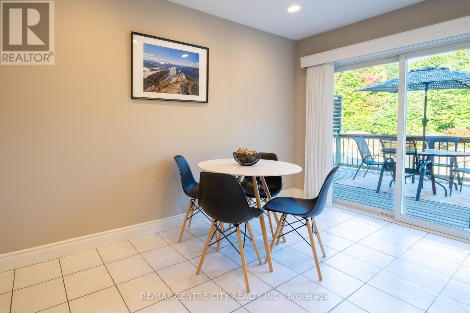 495 Riverview Drive, Strathroy-Caradoc, Ontario  N7G 4B3 - Photo 25 - X12544568