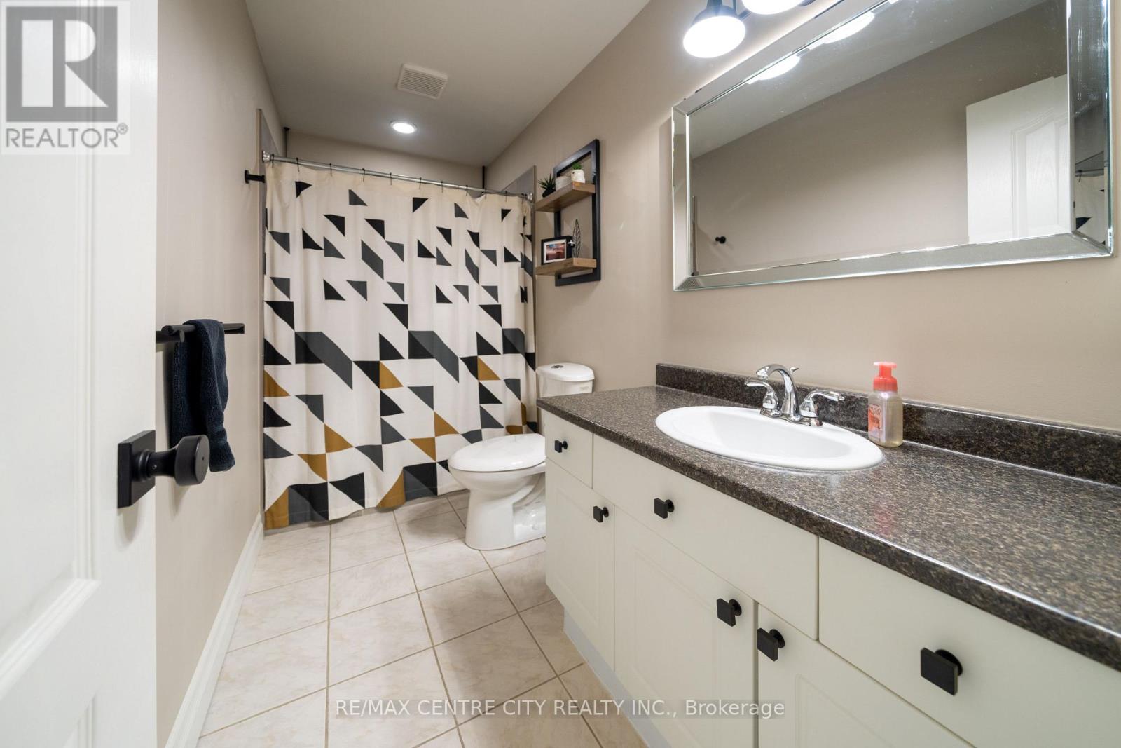 495 Riverview Drive, Strathroy-Caradoc, Ontario  N7G 4B3 - Photo 38 - X12544568