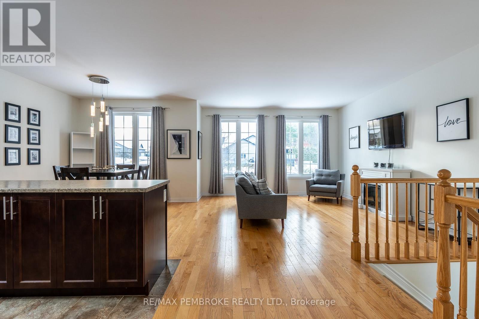 1009 Butler Boulevard, Petawawa, Ontario K8H 0C2 - Photo 15 - X12544338