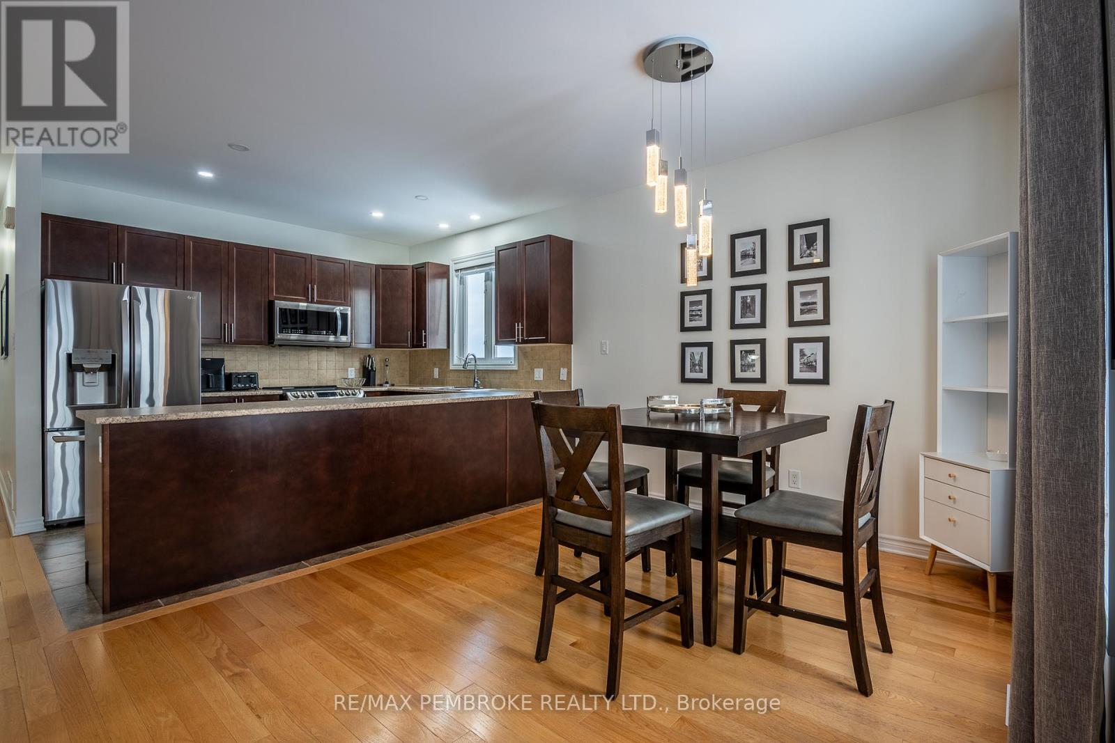 1009 Butler Boulevard, Petawawa, Ontario K8H 0C2 - Photo 16 - X12544338