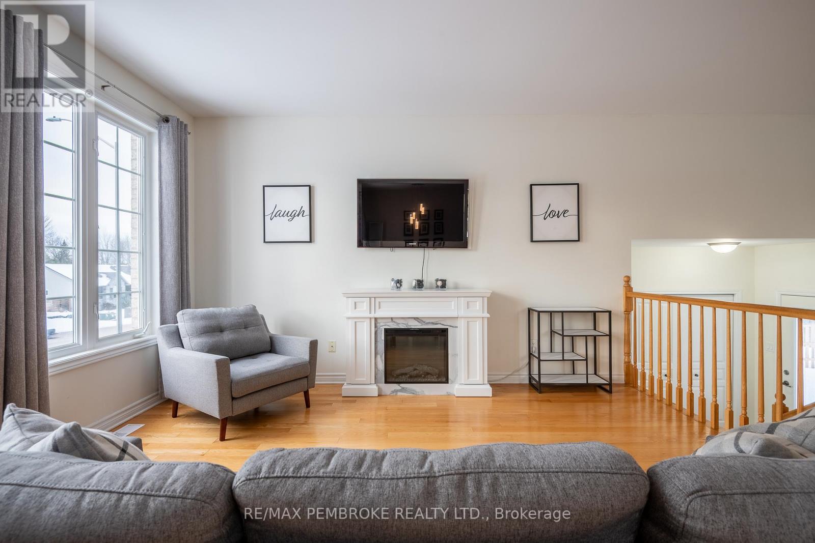 1009 Butler Boulevard, Petawawa, Ontario K8H 0C2 - Photo 18 - X12544338