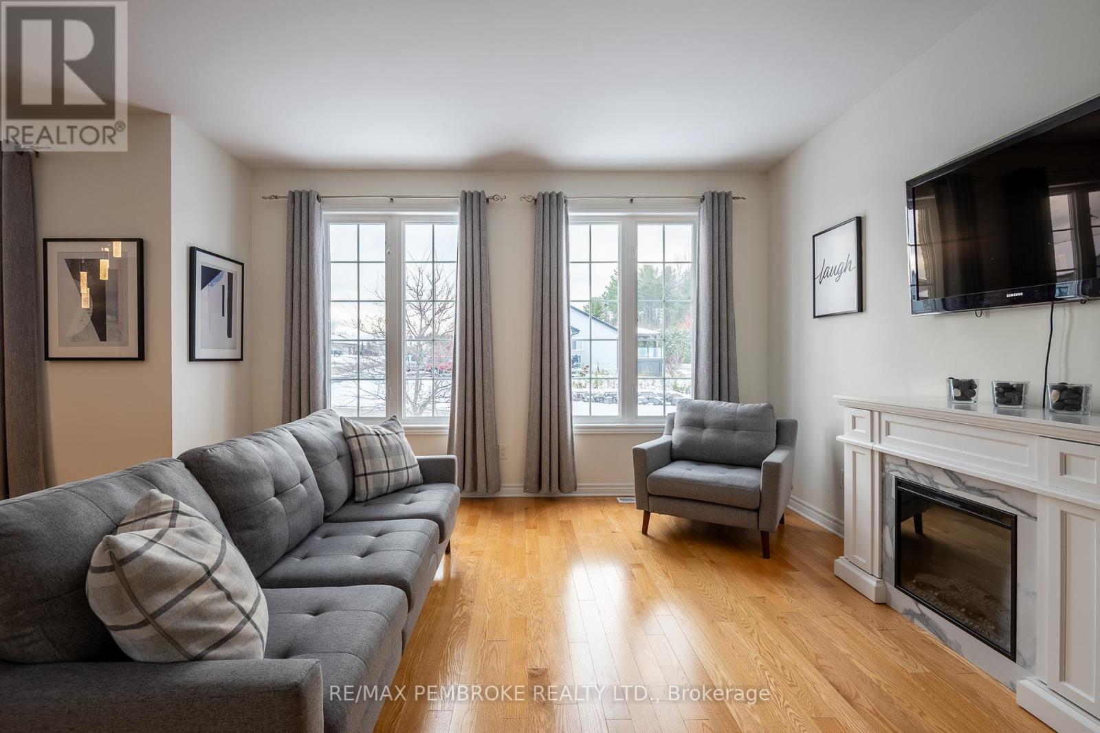 1009 Butler Boulevard, Petawawa, Ontario K8H 0C2 - Photo 19 - X12544338