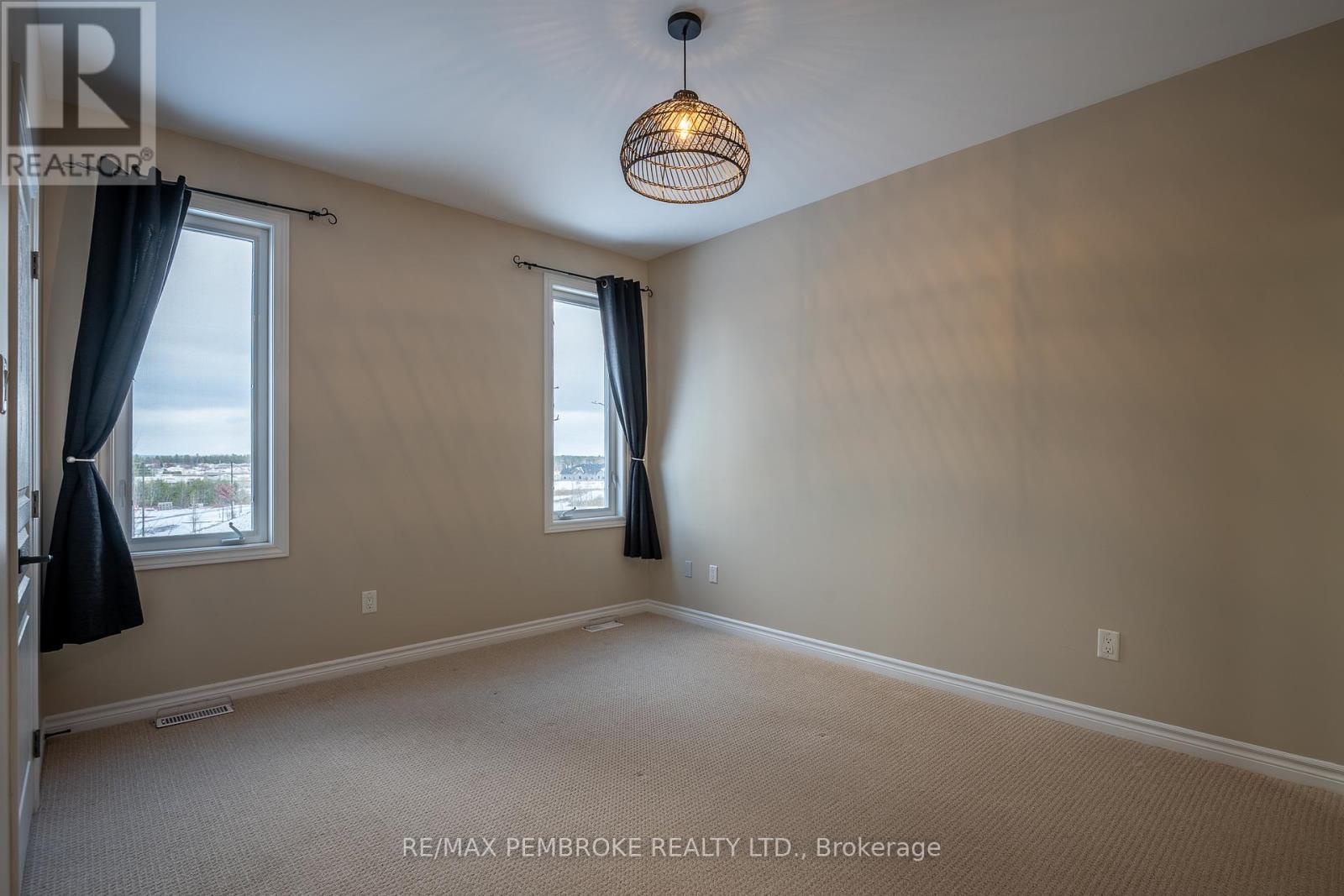 1009 Butler Boulevard, Petawawa, Ontario K8H 0C2 - Photo 21 - X12544338