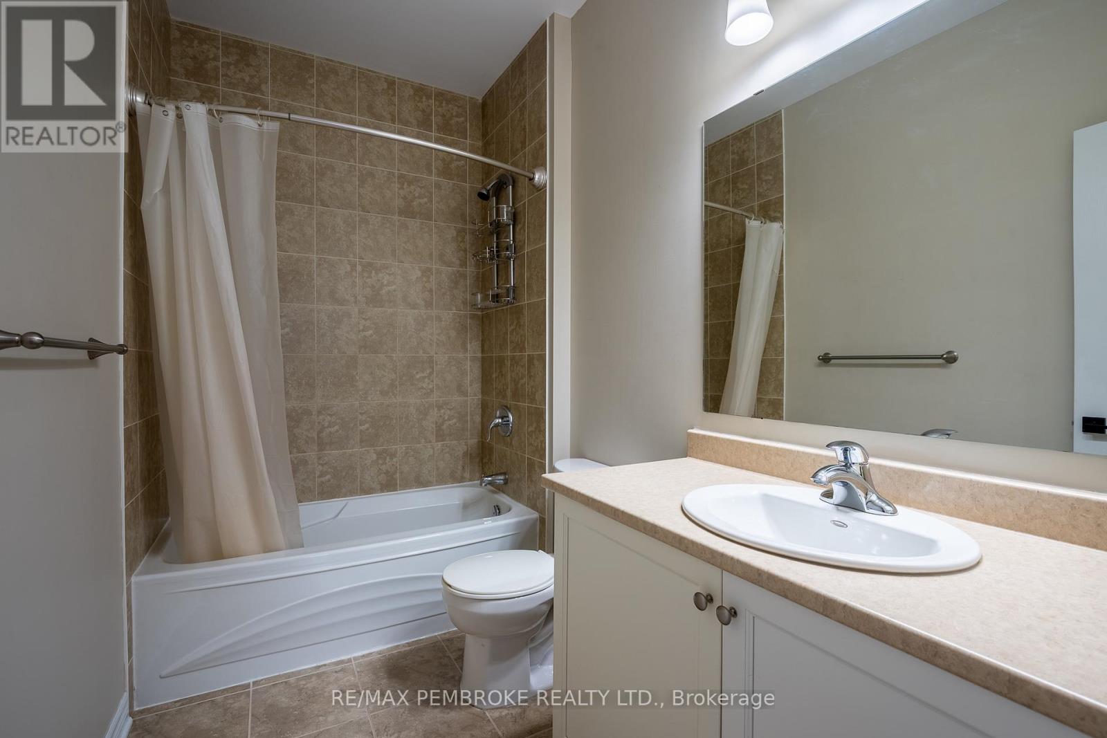 1009 Butler Boulevard, Petawawa, Ontario K8H 0C2 - Photo 23 - X12544338