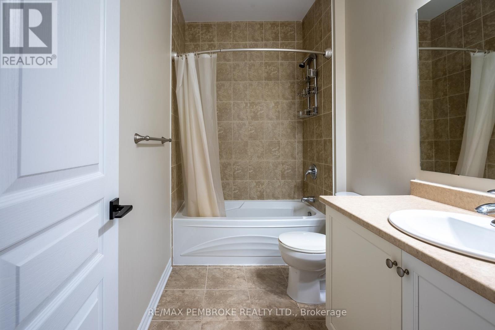 1009 Butler Boulevard, Petawawa, Ontario K8H 0C2 - Photo 24 - X12544338