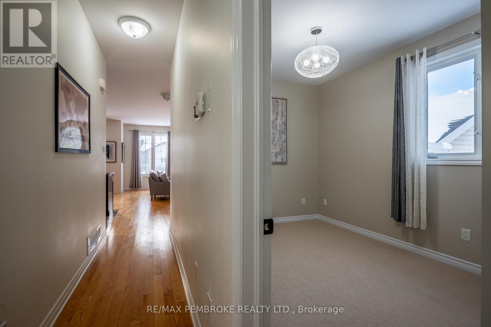 1009 Butler Boulevard, Petawawa, Ontario K8H 0C2 - Photo 25 - X12544338