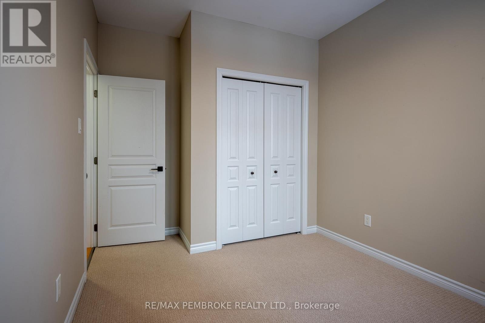 1009 Butler Boulevard, Petawawa, Ontario K8H 0C2 - Photo 28 - X12544338