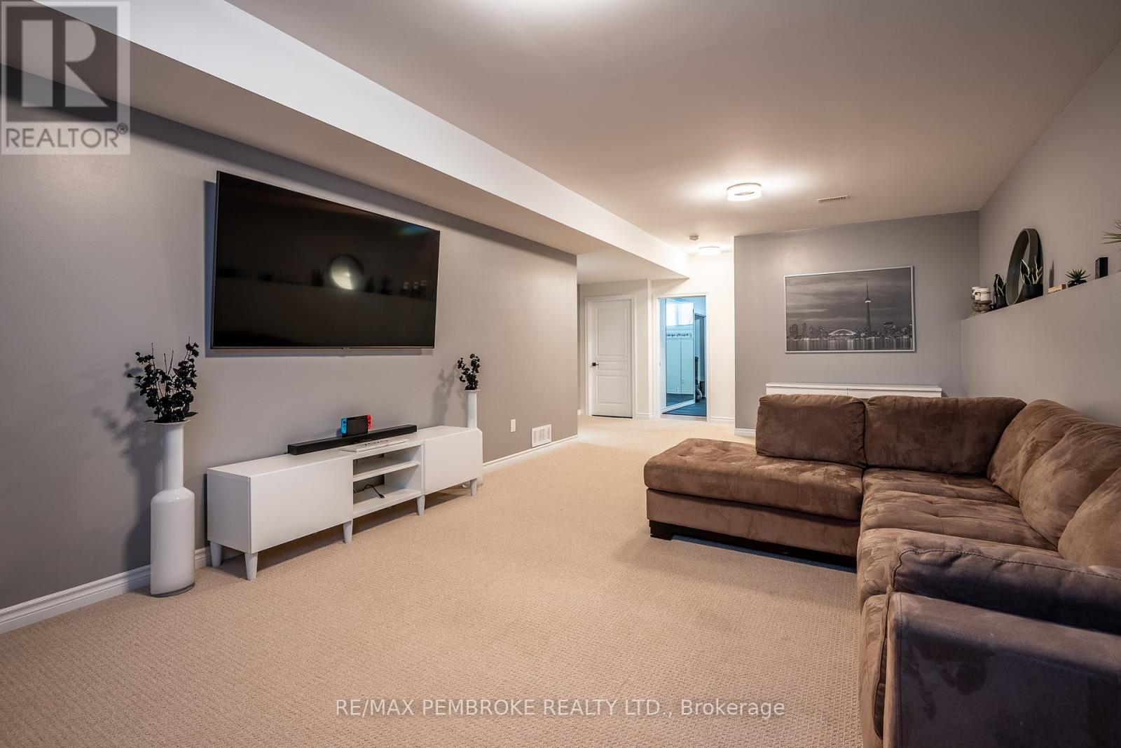 1009 Butler Boulevard, Petawawa, Ontario K8H 0C2 - Photo 32 - X12544338