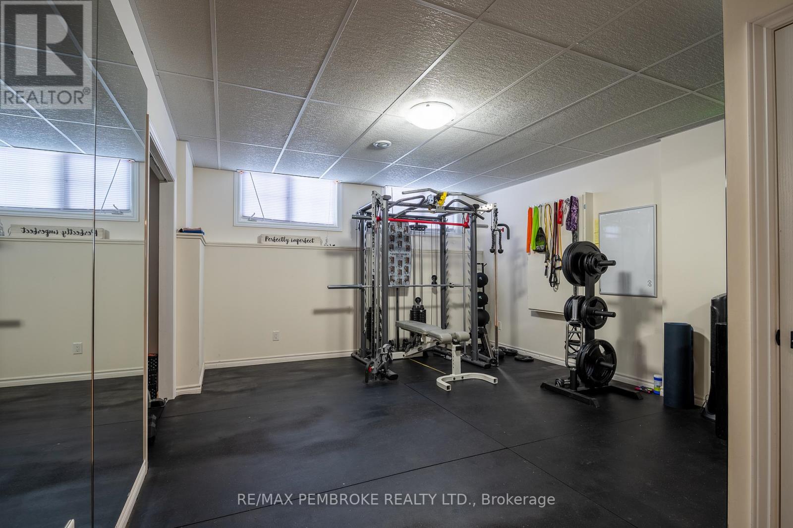 1009 Butler Boulevard, Petawawa, Ontario K8H 0C2 - Photo 36 - X12544338