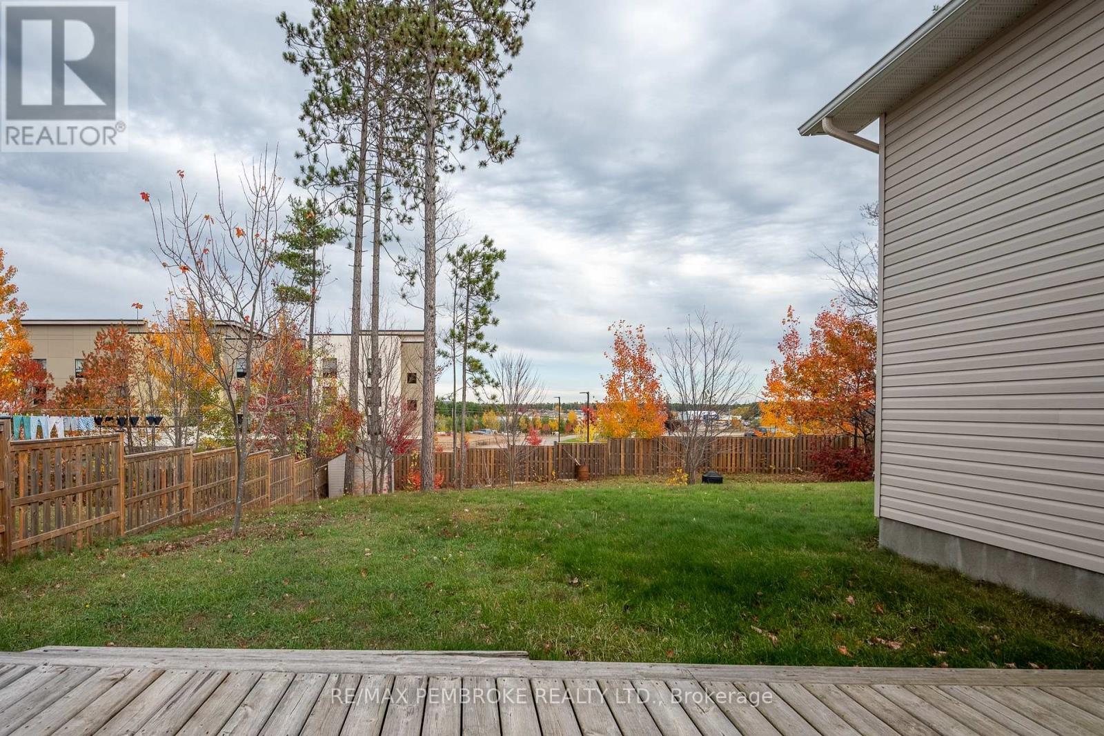 1009 Butler Boulevard, Petawawa, Ontario K8H 0C2 - Photo 39 - X12544338