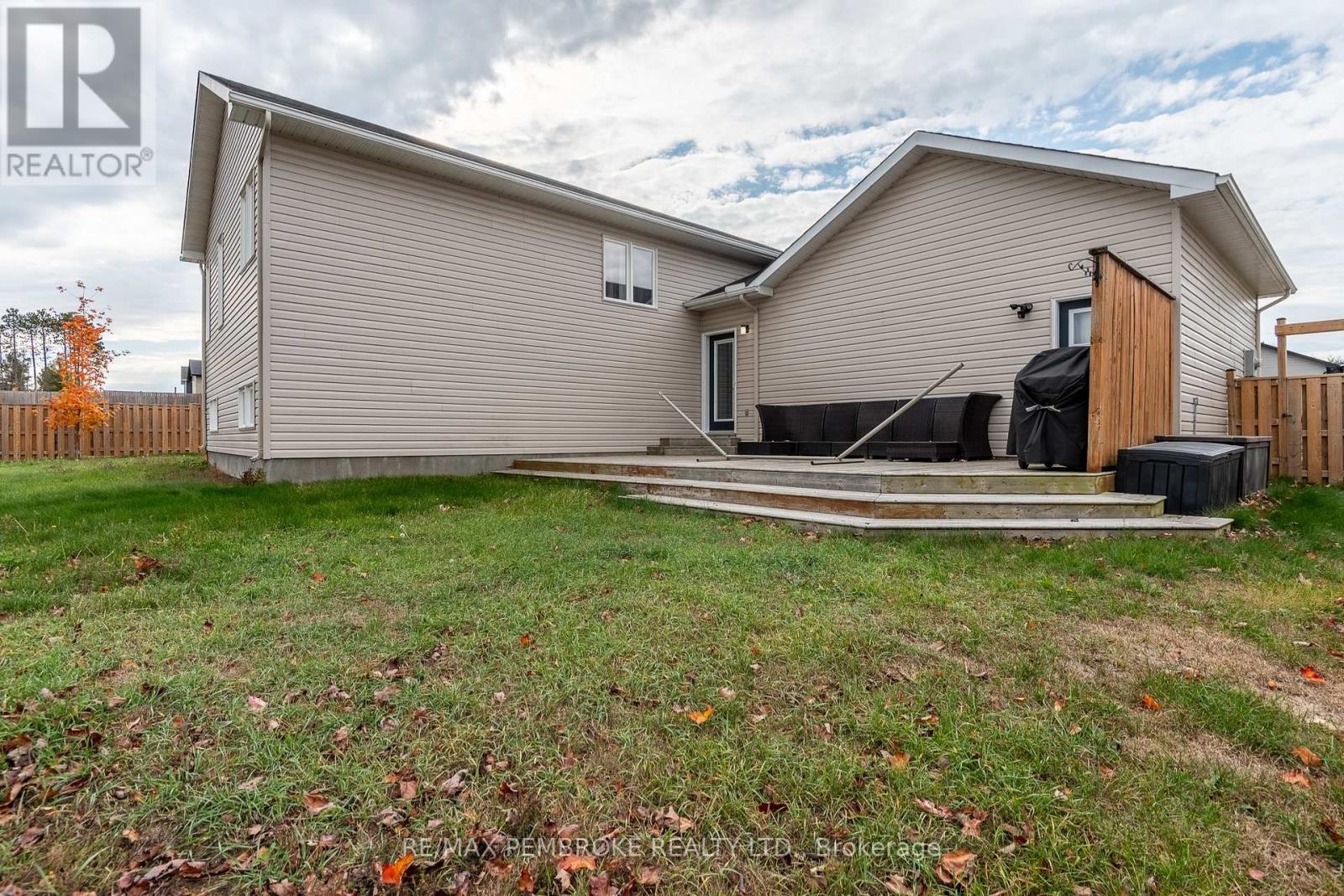 1009 Butler Boulevard, Petawawa, Ontario K8H 0C2 - Photo 40 - X12544338