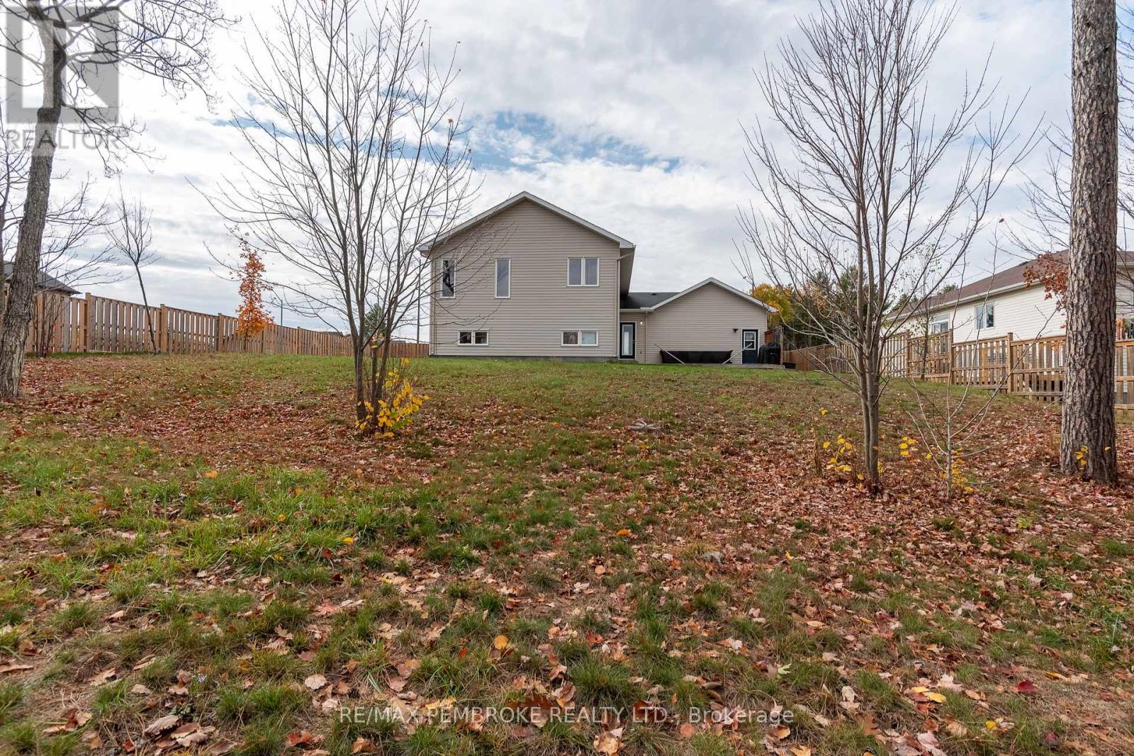 1009 Butler Boulevard, Petawawa, Ontario K8H 0C2 - Photo 41 - X12544338