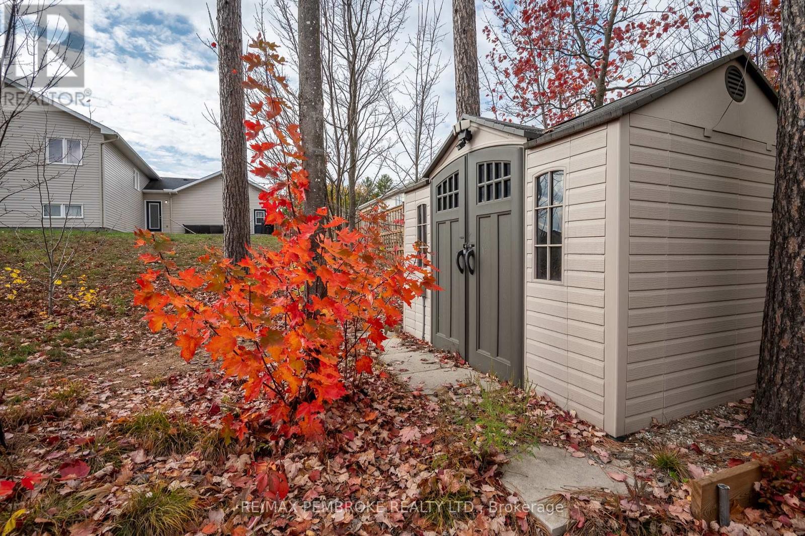 1009 Butler Boulevard, Petawawa, Ontario K8H 0C2 - Photo 43 - X12544338