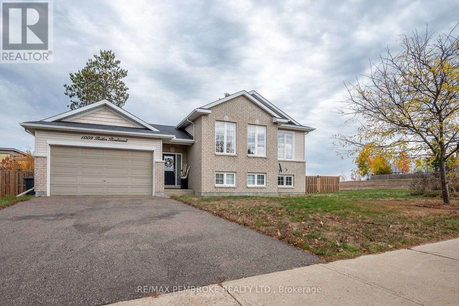 1009 Butler Boulevard, Petawawa, Ontario K8H 0C2 - Photo 6 - X12544338