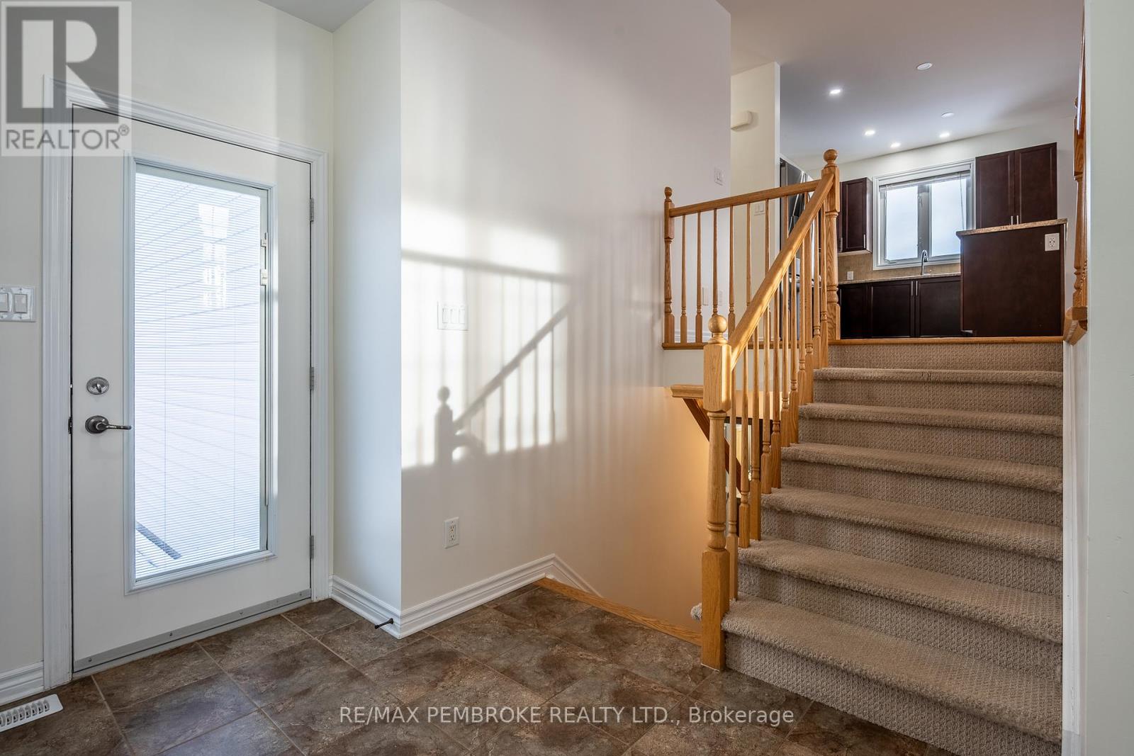 1009 Butler Boulevard, Petawawa, Ontario K8H 0C2 - Photo 7 - X12544338