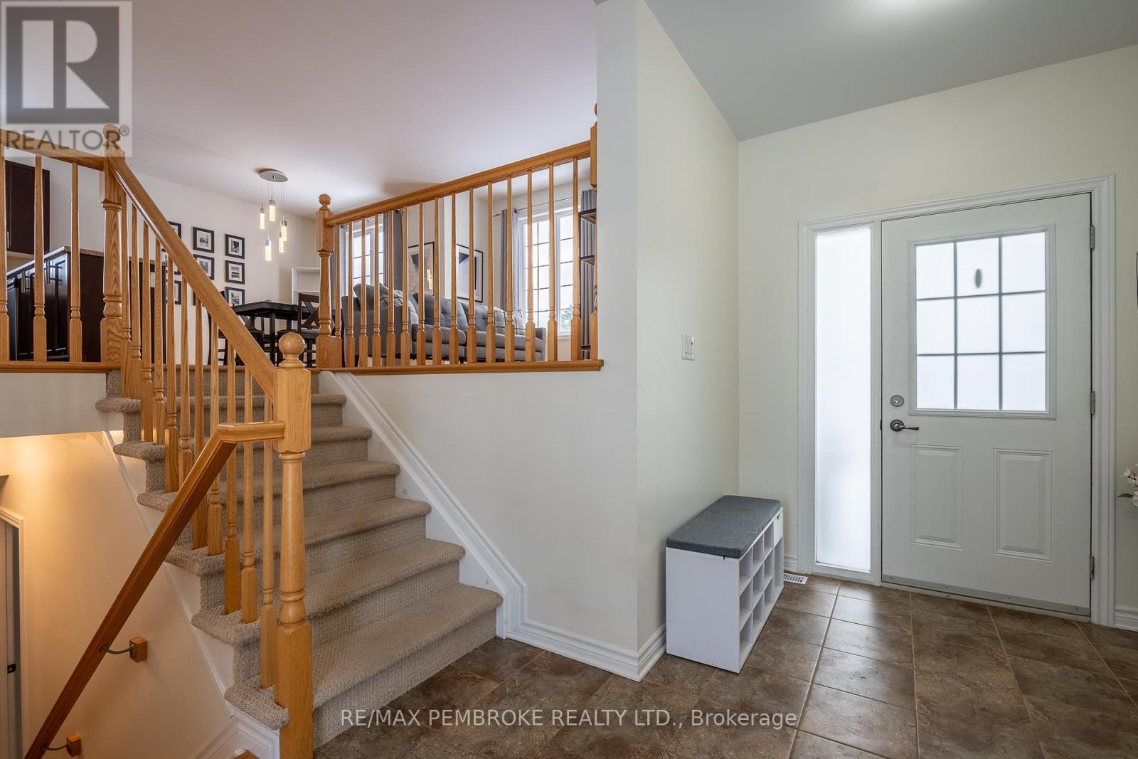 1009 Butler Boulevard, Petawawa, Ontario K8H 0C2 - Photo 8 - X12544338