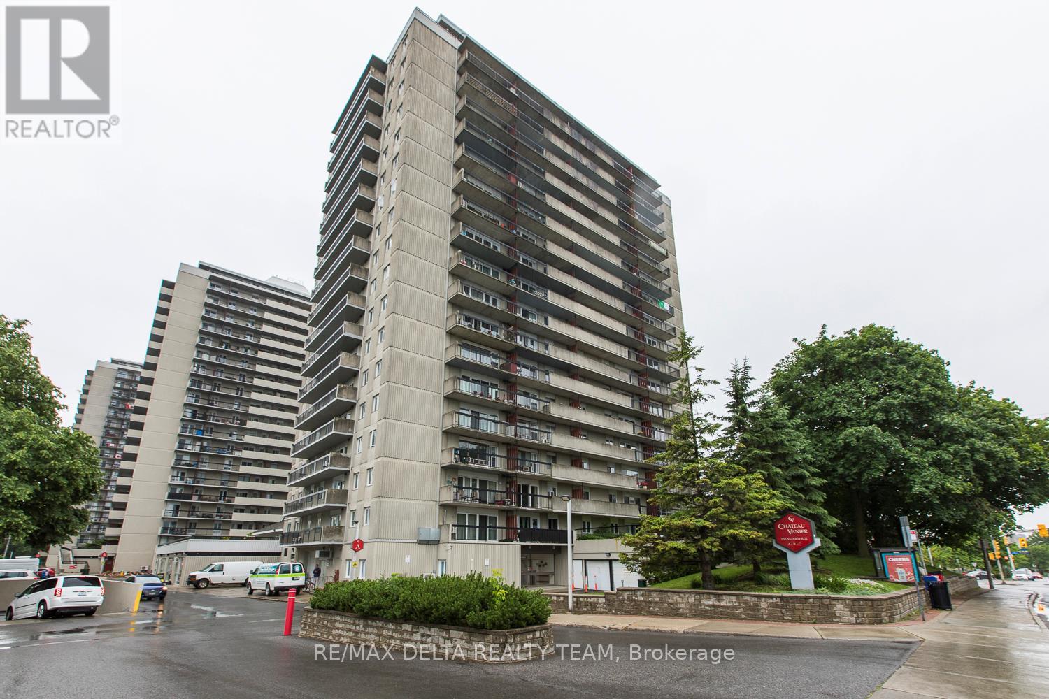 Ottawa Apartment for sale: 3 bedroom 800 sq.ft. (Listed 2025-11-14)