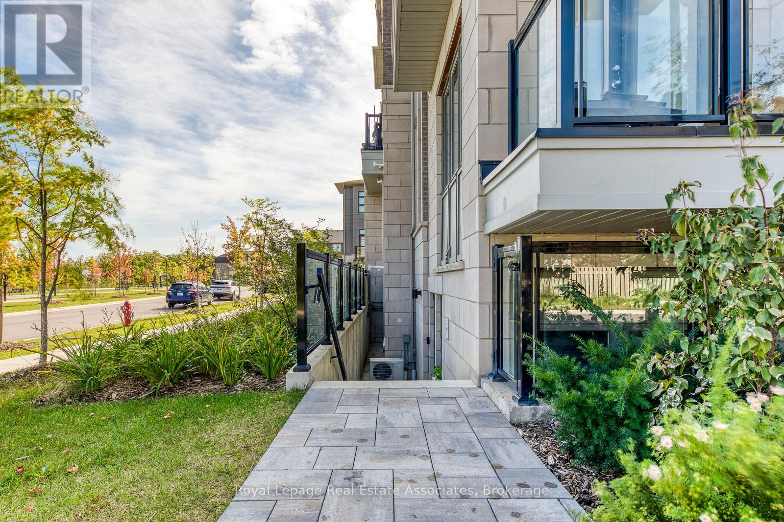 402 - 70 Halliford Place, Brampton, Ontario  L6P 0N5 - Photo 3 - W12544200