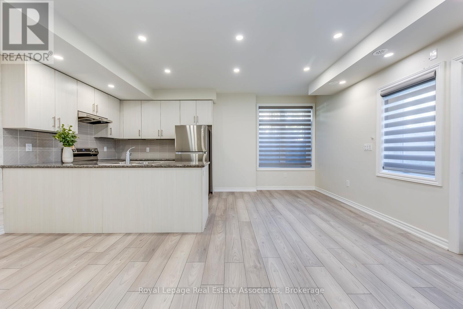 402 - 70 Halliford Place, Brampton, Ontario  L6P 0N5 - Photo 8 - W12544200