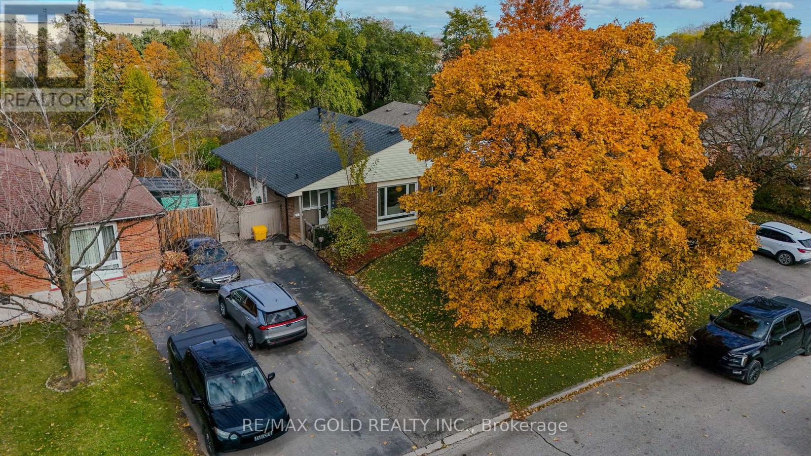 4 Deeside Crescent, Brampton, Ontario  L6T 3L7 - Photo 1 - W12544246