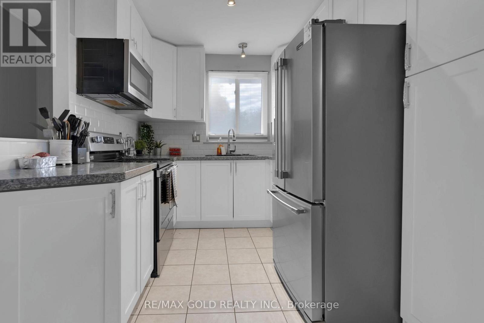 4 Deeside Crescent, Brampton, Ontario  L6T 3L7 - Photo 14 - W12544246