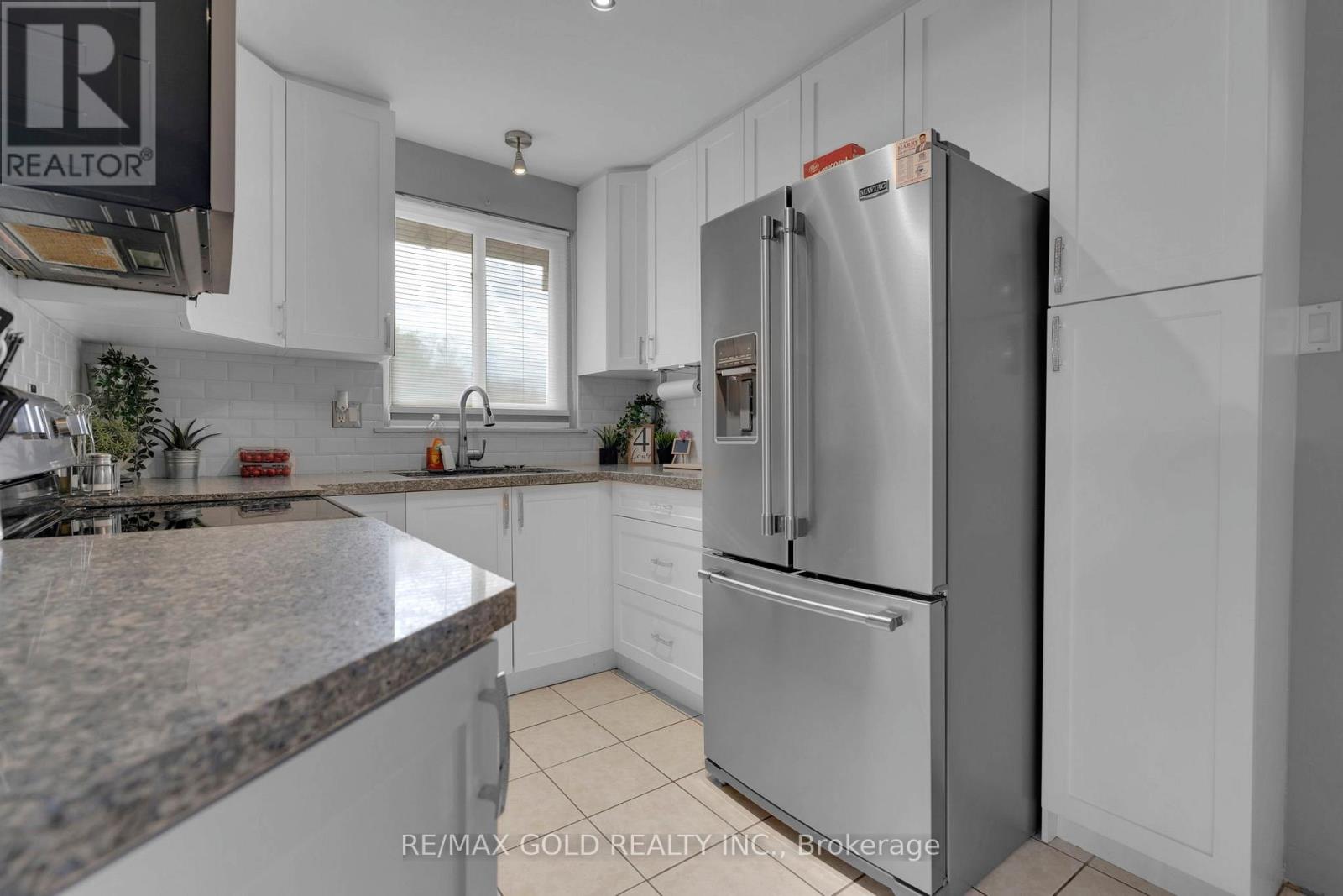 4 Deeside Crescent, Brampton, Ontario  L6T 3L7 - Photo 16 - W12544246