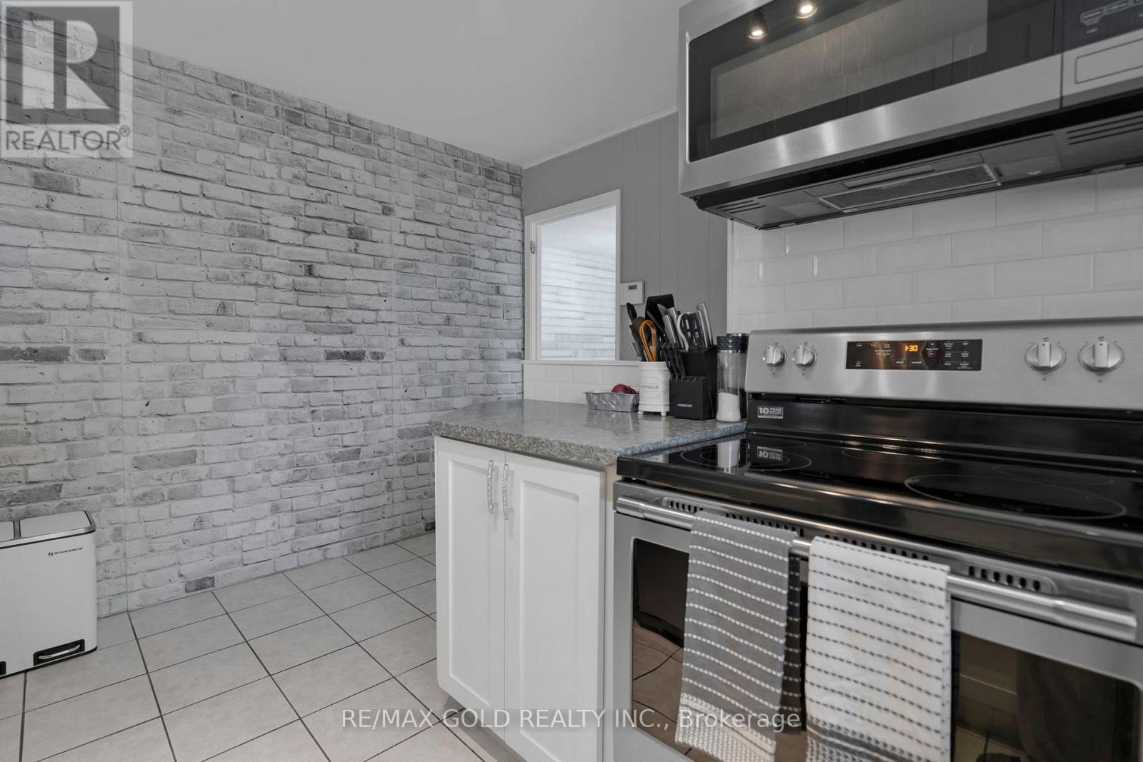 4 Deeside Crescent, Brampton, Ontario  L6T 3L7 - Photo 17 - W12544246