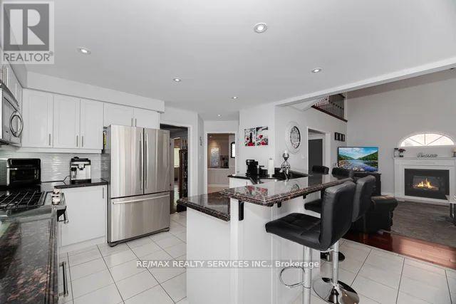 8 Barnes Court, Brampton, Ontario  L7A 1J1 - Photo 11 - W12544278