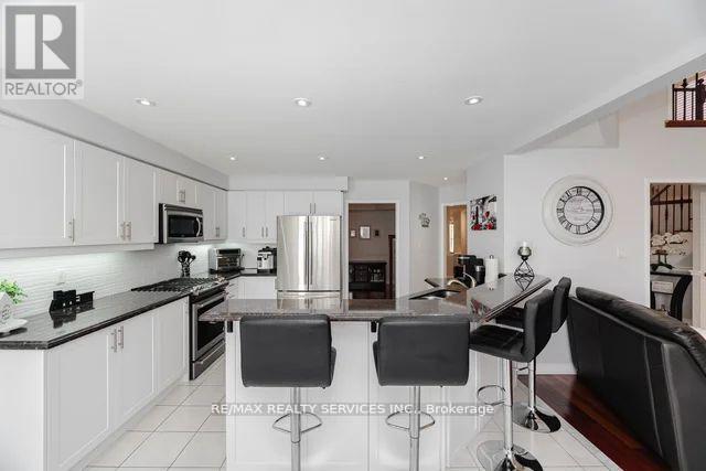 8 Barnes Court, Brampton, Ontario  L7A 1J1 - Photo 13 - W12544278