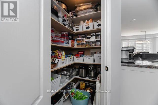 8 Barnes Court, Brampton, Ontario  L7A 1J1 - Photo 14 - W12544278