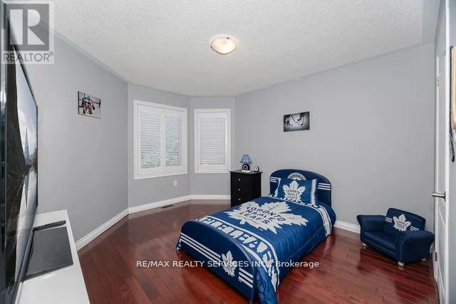 8 Barnes Court, Brampton, Ontario  L7A 1J1 - Photo 35 - W12544278